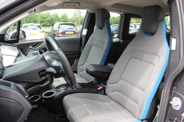 BMW i3 Dark Shadow Edition 120Ah 42 kWh / Camera / Navigatie / 20'' / Stoelverwarming / DAB / LED / Cruise Control