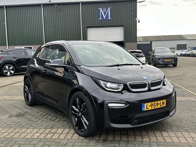 BMW i3 Dark Shadow Edition 120Ah 42 kWh VAN: ¤21.900,- VOOR: ¤19.877,- UW EINDEJAARSVOORDEEL: ¤2.023,- | HARMAN KARDON| ACHTERUITRIJCAMERA| STOELVERWARMING| WARMTEPOMP| COMFORT ACCESS