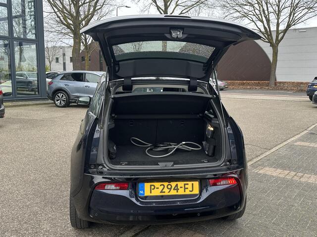BMW i3 Basis 120Ah 42 kWh SOH 100% | 3-FASE LADER | WARMTEPOMP | ORIGINEEL NL AUTO MET NAP | DEALER ONDERHOUDEN | STOELVERWARMING | CAMERA | 12 MND BOVAG GARANTIE