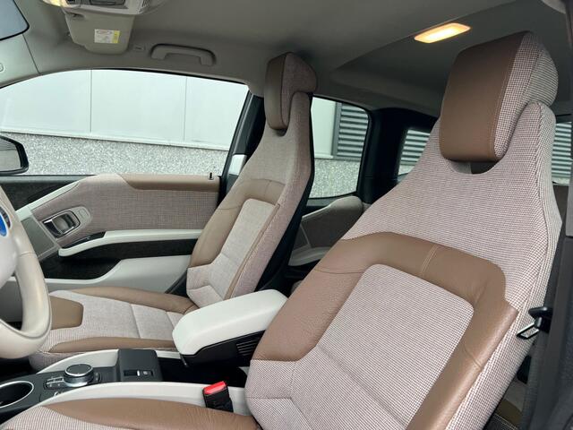 BMW i3 Executive 120Ah 42 kWh Lodge/*Kaschmir Silber*/2xAdaptive/Carplay/W-pomp/3-Fase
