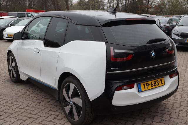 BMW i3 Basis iPerformance 94Ah 33 kWh 89,6% SOH, Climate control, Navigatie, Camera, Stoelverwarming, Auto wordt op dit moment gereinigd.