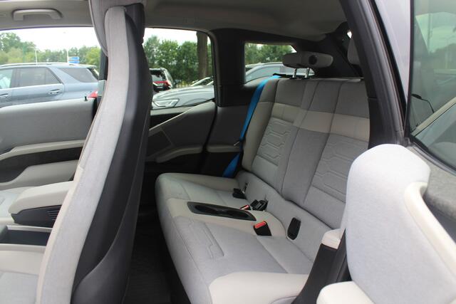 BMW i3 S 120Ah 42 kWh / Camera / Warmtepomp / Navi. Proff / 18'' / Stoelverwarming / DAB / Getint glas / Cruise Control
