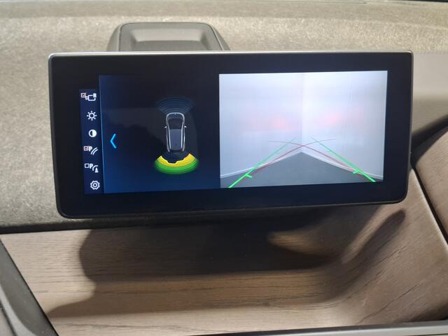 BMW i3 S 120Ah 42 kWh RoadStyle Edition | Navigatie | Lichtmetalen Velgen 20" | Voorstoelen Verwarmd | Cruise Control | PDC Achter | Lederen Bekleding | Airco