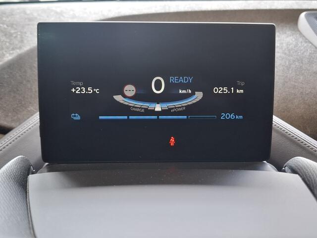 BMW i3 S 120Ah 42 kWh RoadStyle Edition | Navigatie | Lichtmetalen Velgen 20" | Voorstoelen Verwarmd | Cruise Control | PDC Achter | Lederen Bekleding | Airco