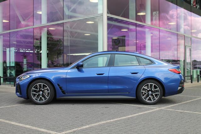 BMW i4 eDrive40 / Schuif-kanteldak / Achteruitrijcamera / Live Cockpit Plus / Parking Assistant / Stoelverwarming