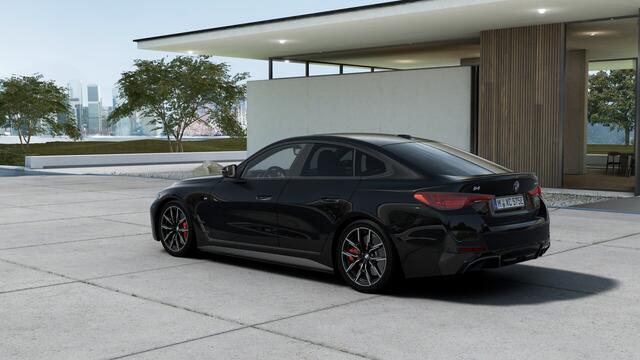 BMW i4 eDrive40 M Sport / Achteruitrijcamera / Adaptieve LED / Active Cruise Control / Live Cockpit Plus / Comfort Access / Stoelverwarming