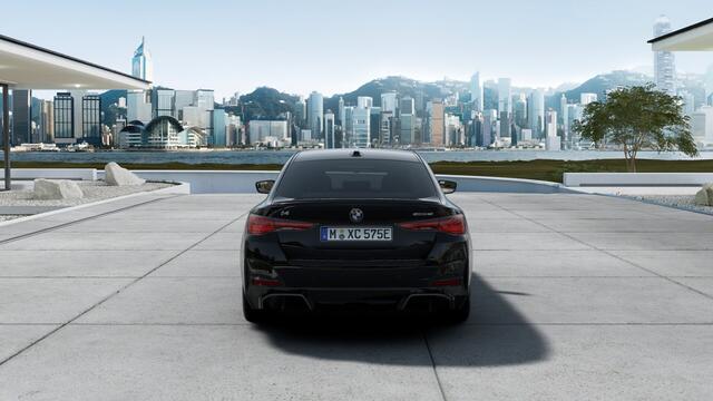 BMW i4 eDrive40 M Sport / Achteruitrijcamera / Adaptieve LED / Active Cruise Control / Live Cockpit Plus / Comfort Access / Stoelverwarming