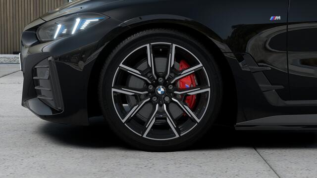 BMW i4 eDrive40 M Sport / Achteruitrijcamera / Adaptieve LED / Active Cruise Control / Live Cockpit Plus / Comfort Access / Stoelverwarming