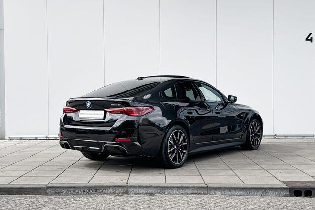 BMW i4 eDrive35 M Sport Edition M Sport Pro / Glazen Schuifdak / Adaptieve Cruise Control / Comfort Acces / Adaptieve LED koplampen / 19 Inch
