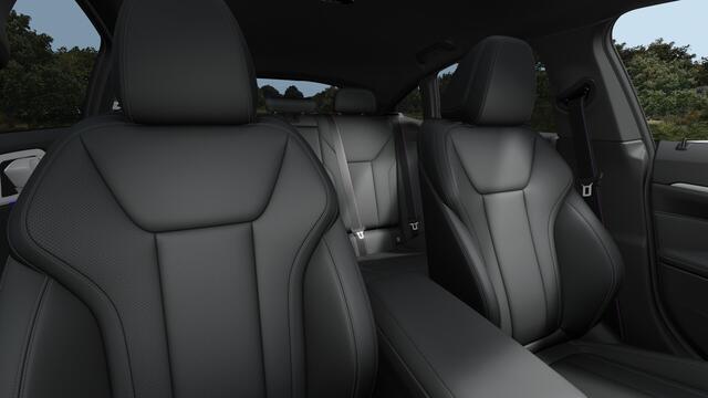 BMW i4 eDrive35 M Sport / Achteruitrijcamera / Adaptieve LED / Comfort Access / Active Cruise Control / Live Cockpit Plus / Stoelverwarming