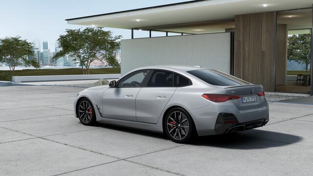 BMW i4 eDrive40 M Sport / Achteruitrijcamera / Comfort Access / Adaptieve LED / Active Cruise Control / Parking Assistant / Stuurverwarming