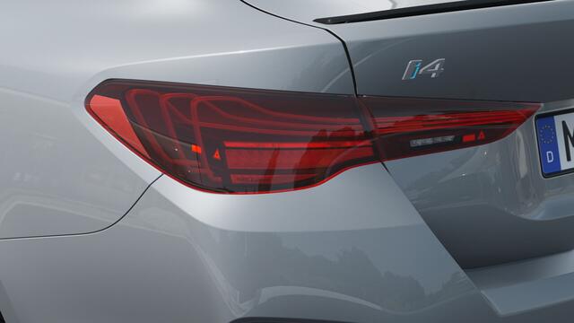 BMW i4 eDrive40 M Sport / Achteruitrijcamera / Comfort Access / Adaptieve LED / Active Cruise Control / Parking Assistant / Stuurverwarming