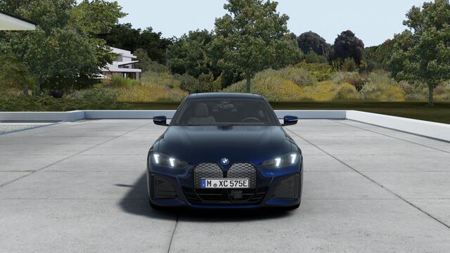 BMW i4 eDrive35 M Sport / Schuif-kanteldak / Achteruitrijcamera / Active Cruise Control / Comfort Access / Adaptieve LED / Stuurverwarming /