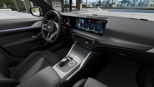 BMW i4 eDrive35 M Sport / Achteruitrijcamera / Adaptieve LED / Comfort Access / Active Cruise Control / Stoelverwarming / Comfort Access