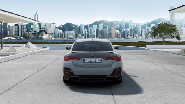 BMW i4 eDrive35 M Sport / Achteruitrijcamera / Adaptieve LED / Comfort Access / Active Cruise Control / Stoelverwarming / Comfort Access
