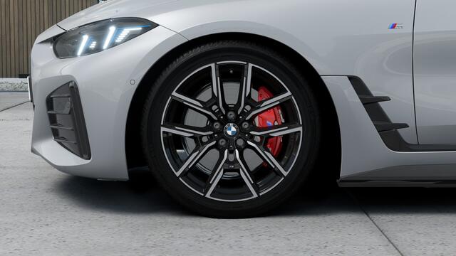 BMW i4 eDrive35 M Sport / Achteruitrijcamera / Adaptieve LED / Comfort Access / Active Cruise Control / Stoelverwarming / Comfort Access
