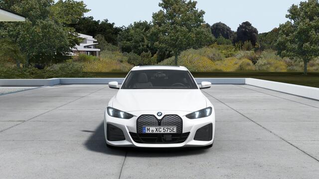 BMW i4 eDrive40 High Executive M Sport / Adaptieve LED / Comfort Access / Active Cruise Control / Parking Assistant Plus / Stuurverwarming