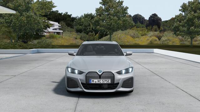 BMW i4 eDrive40 Gran Coupé M Sport / Schuif-kanteldak / Achteruitrijcamera / Comfort Access / Adaptieve LED / Active Cruise Control / Stuurverwarming