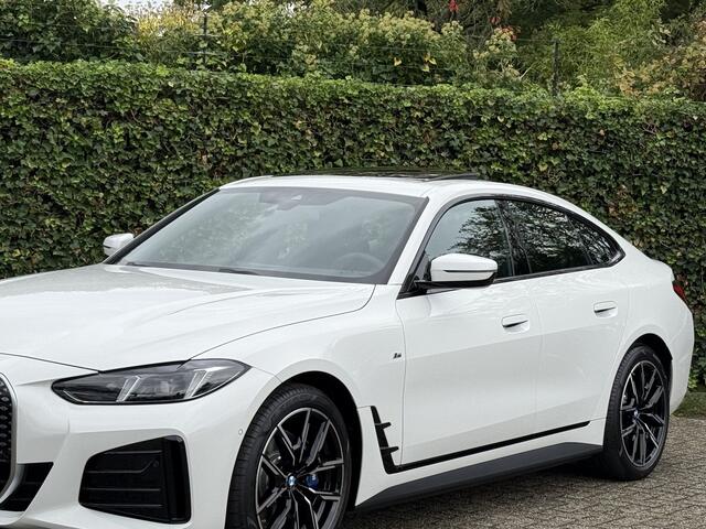 BMW i4 eDrive35 | M-Sport | 19'' | S/k-dak | HiFi | Stuur + stoelverw. | Comf. Acc. | Trekhaak | Camera