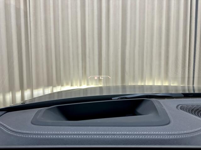 BMW i4 M50 84 kWh *M-Sport* Schuif/Kantel dak / Carbon / LASER LED / HUD / Harman Kardon / 360 Camera / Elek. Trekhaak / Org.NL!