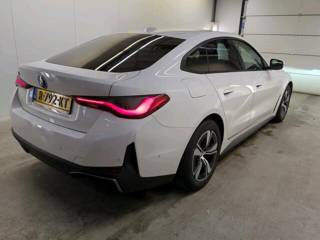 BMW i4 eDrive40 84 kWh | Trekhaak | Navi | Camera |
