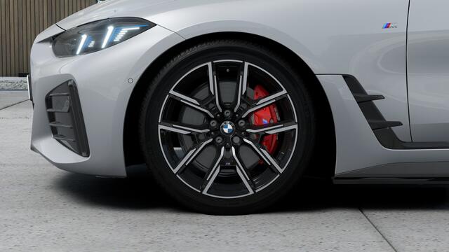 BMW i4 eDrive35 Gran Coupé M Sport / Achteruitrijcamera / Adaptieve LED / Active Cruise Control / Stoelverwarming / Live Cockpit Plus