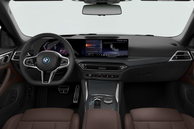 BMW i4 eDrive40 | M Sport Pro | Innovation Pack | Comfort Pack | Elektrisch Glazen Panoramadak