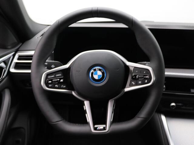 BMW i4 eDrive35 M Sportpakket | M Sport Edition | Innovation Pack | Comfort Pack | Stuurwielrand Verwarmd | Trekhaak | Active Cruise Control | DAB | HiFi | 18''