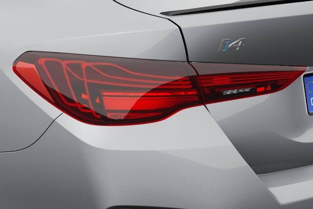 BMW i4 eDrive35 M Sport Edition | M Sport Pro | Comfort Pack | Elektrisch bediend glazen schuif-/kanteldak | Active Cruise Control