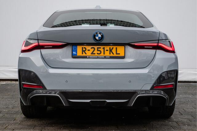BMW i4 eDrive40 84 kWh M-Sport/ Sportstoelen/ Elek. trekhaak/ Camera/ Sfeerverlichting/ Elek. achterklep/ Carplay