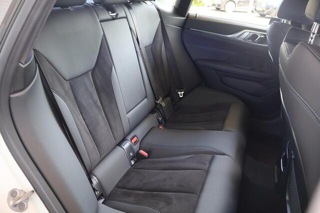 BMW i4 eDrive40 84 kWh M Sport | Panorama dak | Apple carplay