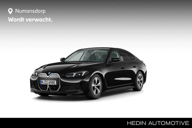 BMW i4 eDrive40 | Pure Edition | 17'' | Comf. Acc. | ACC | Getint glas | Stoelverw. | Camera