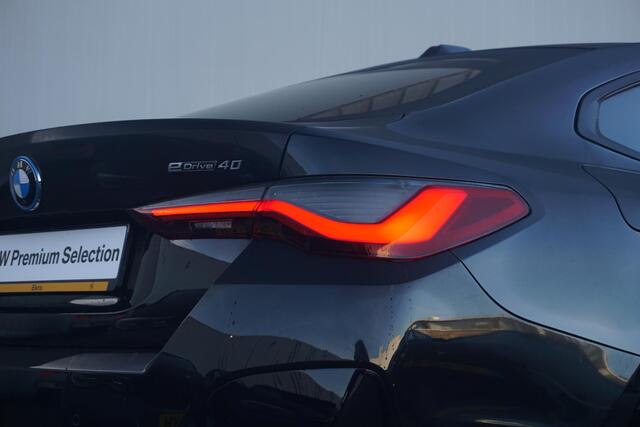 BMW i4 eDrive40 M Sportpakket 18'' / Head-Up Display / Parking Assistant Plus / Schuif-/kanteldak / Trekhaak