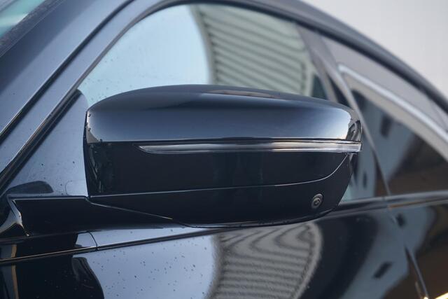 BMW i4 eDrive40 M Sportpakket 18'' / Head-Up Display / Parking Assistant Plus / Schuif-/kanteldak / Trekhaak