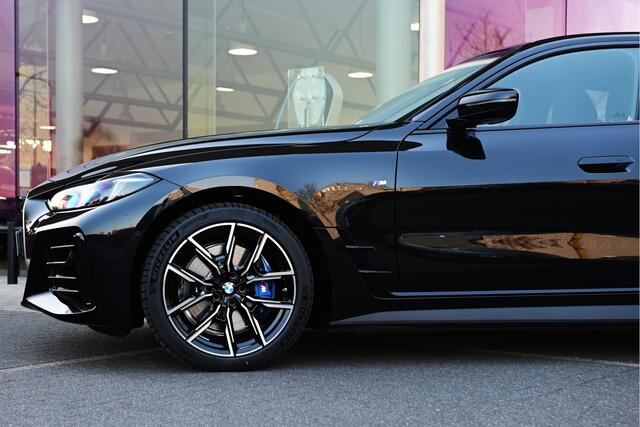 BMW i4 eDrive35 Gran Coupé M Sport / Active Cruise Control / Comfort Access / Parking Assistant / Stoelverwarming / Widescreen Display / Live Cockpit Plus