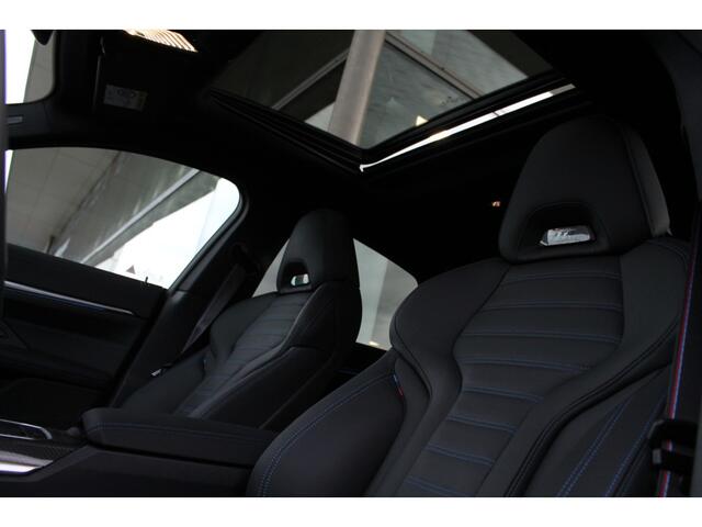 BMW i4 M50 High Executive / Schuif-kanteldak / Trekhaak / Laserlight / M Sportstoelen / Adaptief M Onderstel / Parking Assistant Plus / Driving Assistant Professional