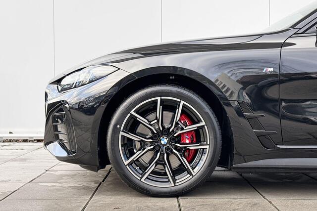 BMW i4 xDrive40 M-Sport Pro / Glazen Schuifdak / Comfort Acces / Adaptieve LED Koplampen / Trekhaak Elektrisch Wegklapbaar / Getinte Ramen / 19"