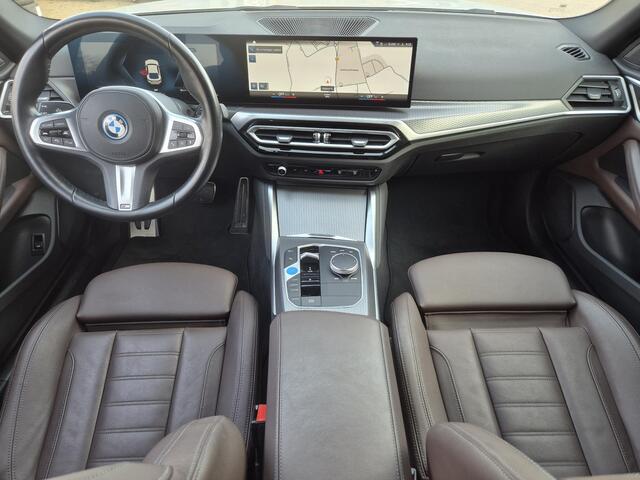 BMW i4 eDrive35 M Sport Edition 70 kWh Automaat / SOH 100% / CCS Snel Lader / Panoramadak / Lederen Bekleding / Dealer Onderhouden / Wide Screen Display / Stoelverwarming / Trekgewicht 1600 kg / Apple Carplay Android Auto /