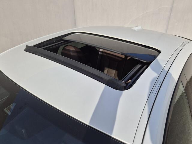 BMW i4 eDrive35 M Sport Edition 70 kWh Automaat / SOH 100% / CCS Snel Lader / Panoramadak / Lederen Bekleding / Dealer Onderhouden / Wide Screen Display / Stoelverwarming / Trekgewicht 1600 kg / Apple Carplay Android Auto /