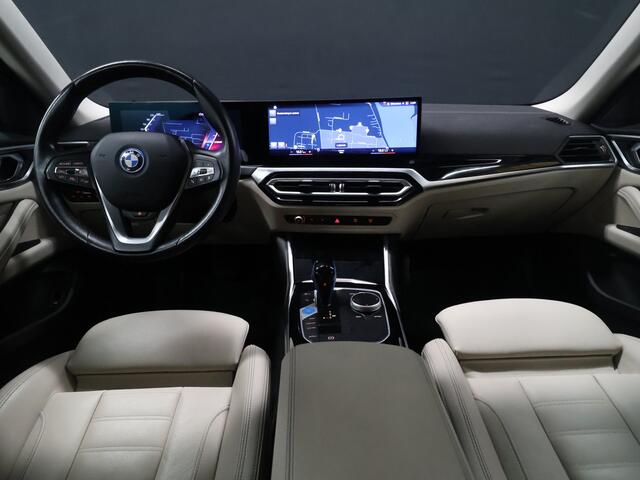 BMW i4 eDrive40 84 kWh [SCHUIFKANTELDAK, ADAPTIVE CRUISE CONTROL, APPLE CARPLAY, ANDROID AUTO, ACHTERUITRIJCAMERA, PDC V+A,STUURVERWARMING, BMW LED, NIEUWSTAAT]