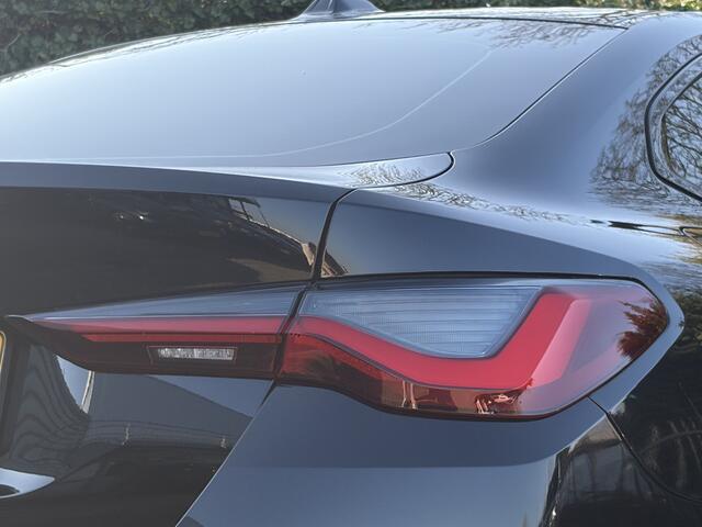 BMW i4 eDrive35 | M-Sport | Schuif-/Kanteldak | Camera | Stuur + Stoelverw. | HiFi | Elek. Trekhaak