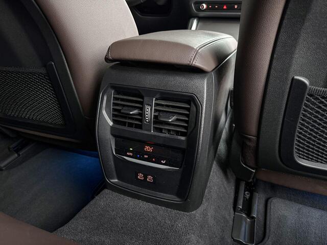 BMW i4 eDrive40 M Sportpakket Pro / High Executive / Achteruitrijcamera / Elektrisch bediend glazen schuif-/kanteldak / Elektrisch verwarmde voorstoelen