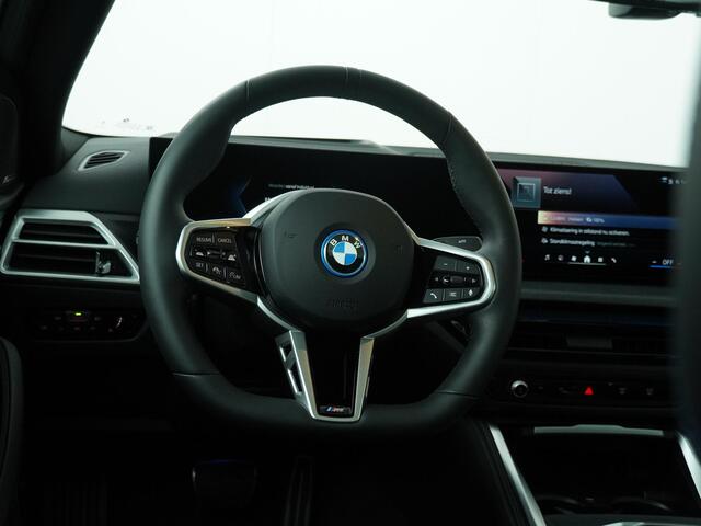 BMW i4 eDrive40 84 kWh | M Sport Pro | Innovation Pack | Stoelverwarming | Adaptive Cruise Control |