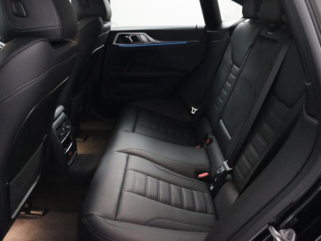 BMW i4 High Executive M-Sport | SoH 95,3% | ACC | Trekhaak | Elektrisch Panoramadak!