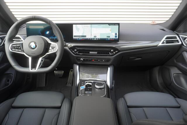BMW i4 eDrive35 M Sportpakket | Comfort Pack | Stuurwielrand verwarmd | Trekhaak met elektrisch wegklapbare kogel | Elektrisch bediend glazen schuif-/kanteldak | Extra getint glas