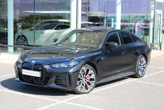 BMW i4 M50 / Schuif-kanteldak / Trekhaak / Laserlight / M Adaptief onderstel / Parking Assistant Plus / Comfort Access