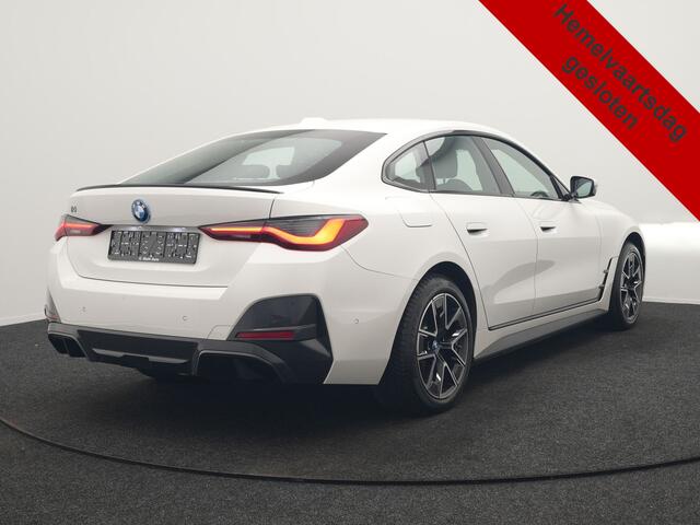 BMW i4 eDrive35 M Sport 70 kWh 286pk Dealer O.H | Trekhaak Af Fabriek | Adaptive Cruise | 360 Camera | Alcantara Sportstoelen Verwarmd | Widescreen Navi | Apple Carplay | Virtual | DAB | 18" L.M |