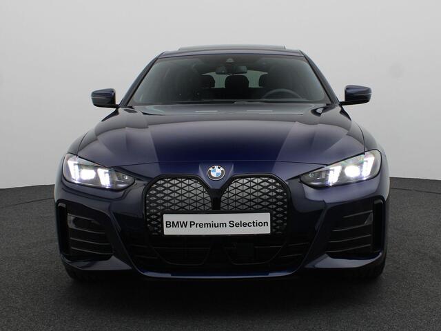BMW i4 eDrive35 M Sport Edition | Comfort Pack | Stuurwielrand Verwarmd | Trekhaak | Schuifdak | Active Cruise Control | 19''