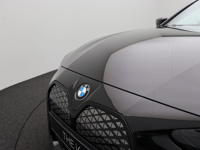 BMW i4 eDrive35 M Sport Edition | Comfort Pack | Stuurwielrand Verwarmd | Trekhaak | Schuifdak | Active Cruise Control | 19''