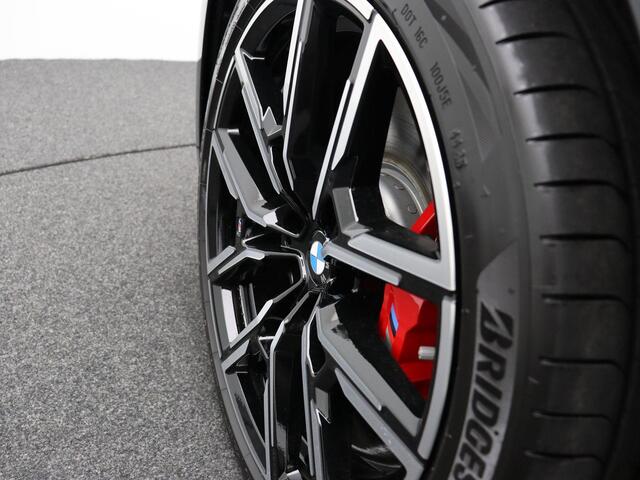 BMW i4 eDrive35 M Sport Edition | Comfort Pack | Stuurwielrand Verwarmd | Trekhaak | Schuifdak | Active Cruise Control | 19''